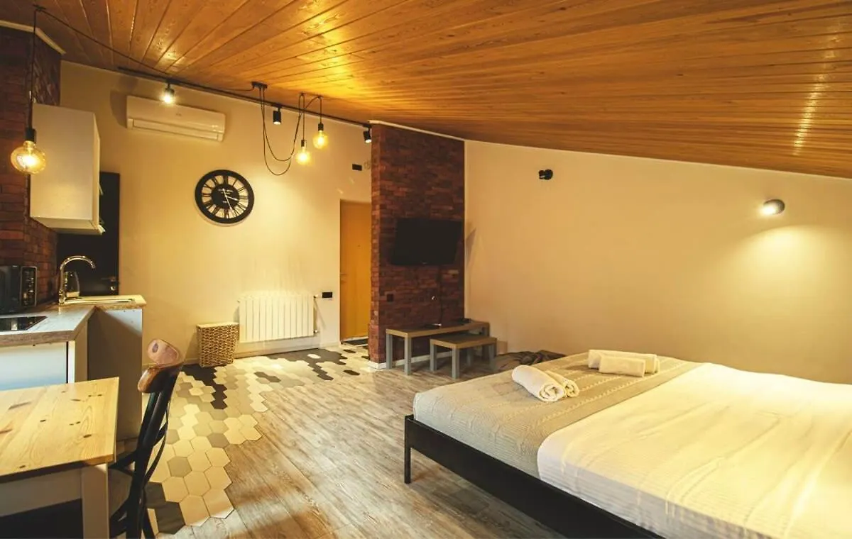 Top Location Cozy Wooden Ceiling Apt - By Wehost Tbilisi
