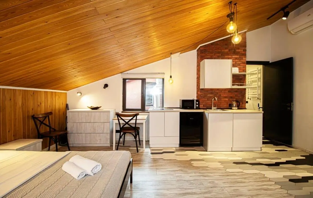 Top Location Cozy Wooden Ceiling Apt - By Wehost Tbilisi